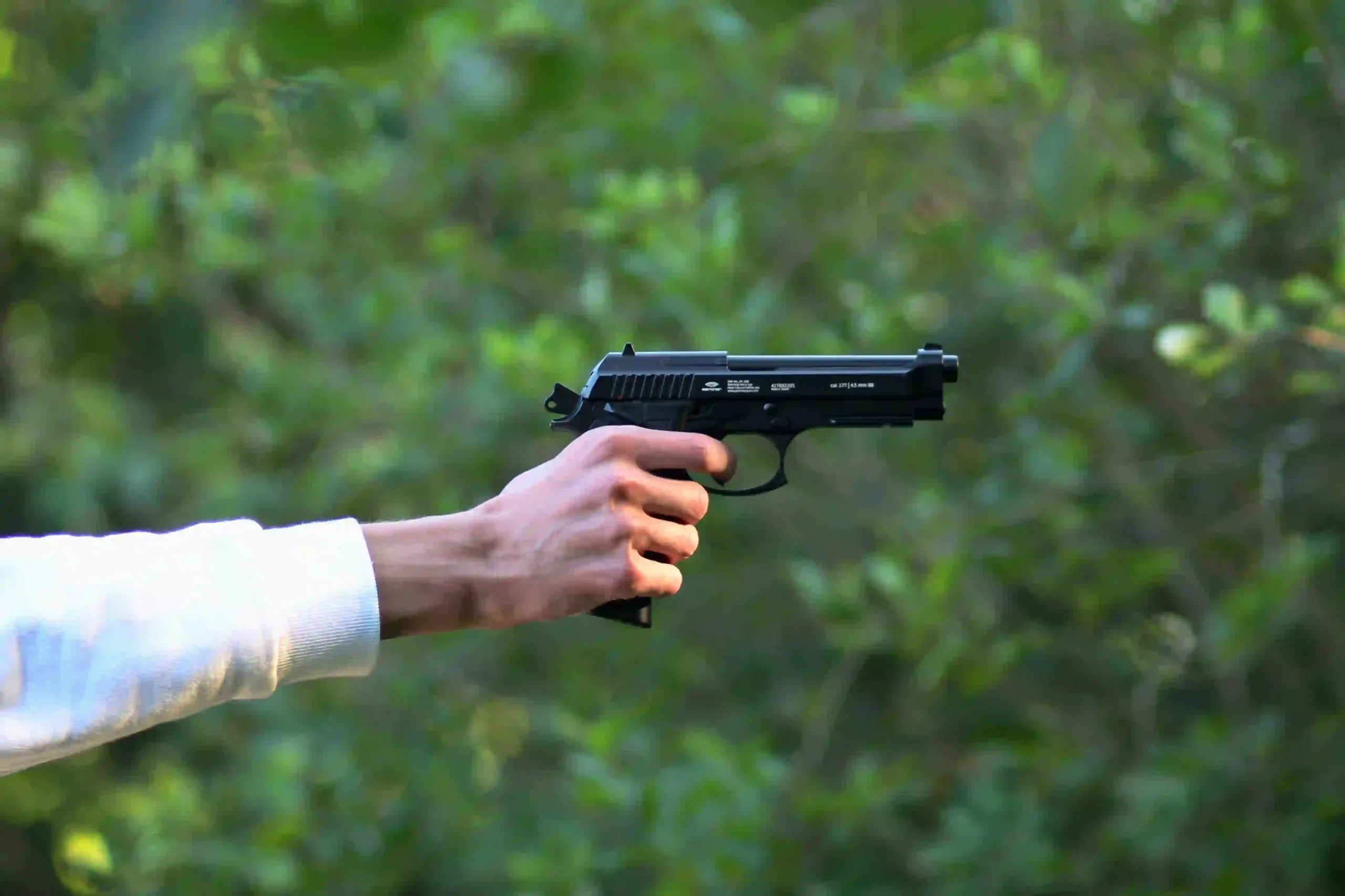 夢見開槍射人，代表什麼？是凶是吉！